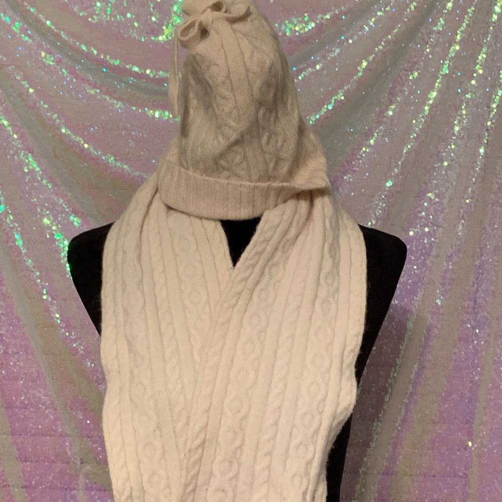 Cable knit hat and scarf